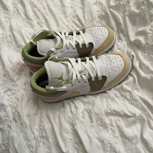 Jordan 1 Low Vivid Green/ White